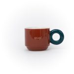 Caneca empilhável - Sair de casa custa. Felizmente, há café. - Image 4